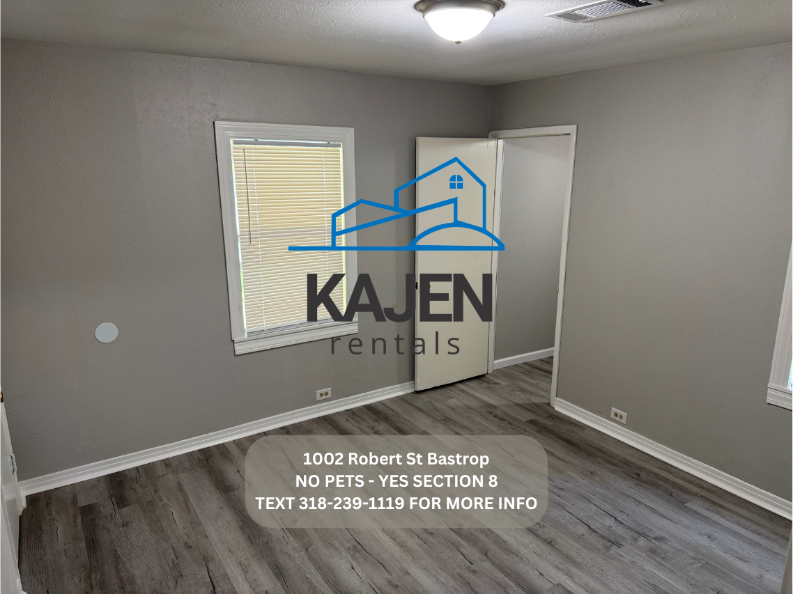 1002 Robert St - Photo 3 of 7