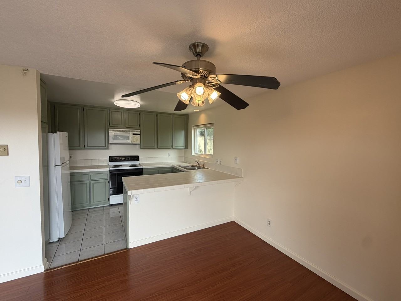 3652 Clairemont Dr #1 - Photo 6 of 20