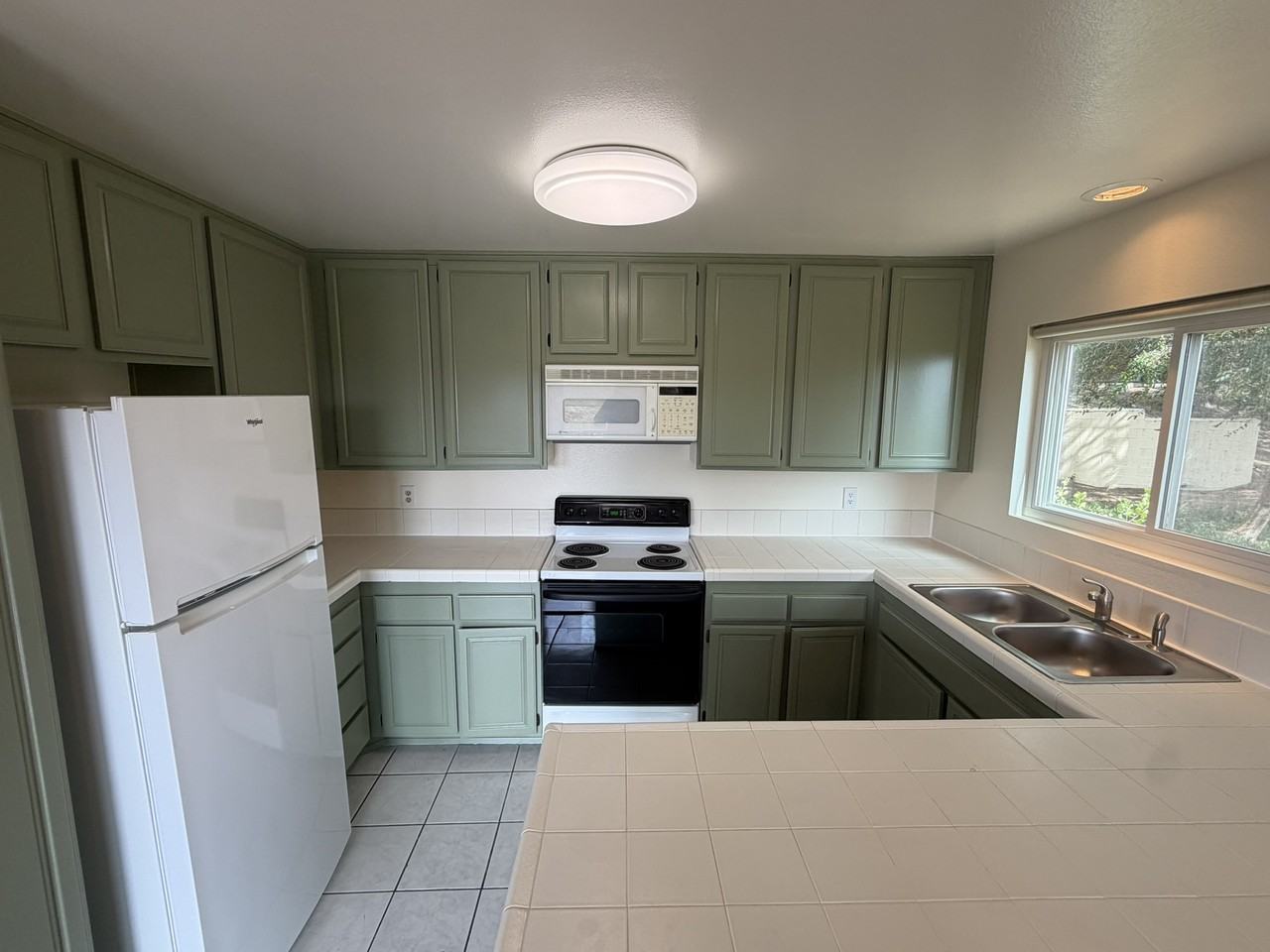 3652 Clairemont Dr #1 - Photo 7 of 20