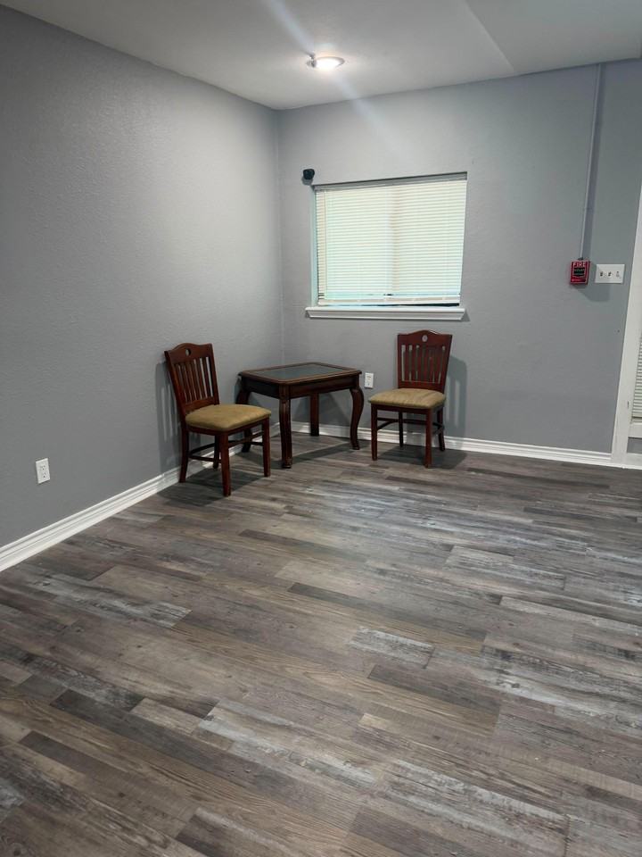 Hackberry St - Photo 6 of 7
