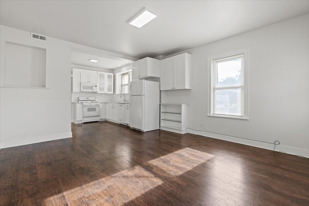 5742 N Milwaukee Ave #2A - Photo 3 of 10