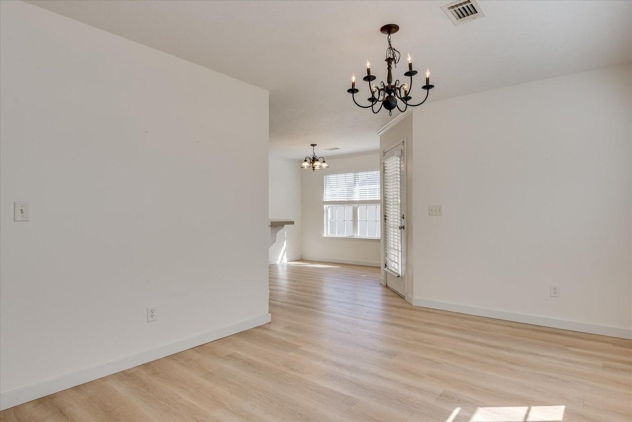 909 Watsonia Dr - Photo 6 of 33