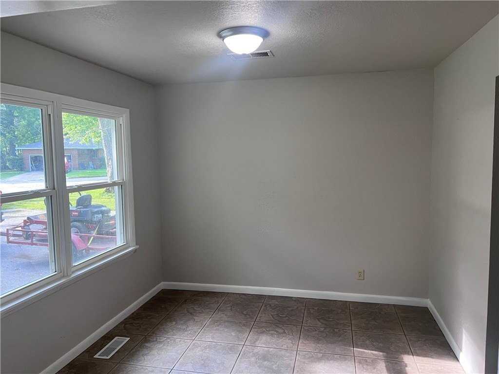 303 Harve St - Photo 3 of 12