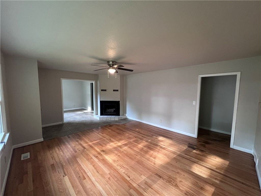 303 Harve St - Photo 4 of 12