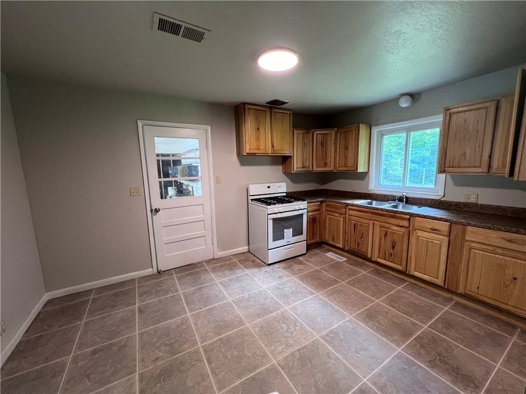 303 Harve St - Photo 6 of 12