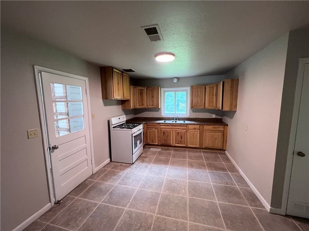 303 Harve St - Photo 7 of 12