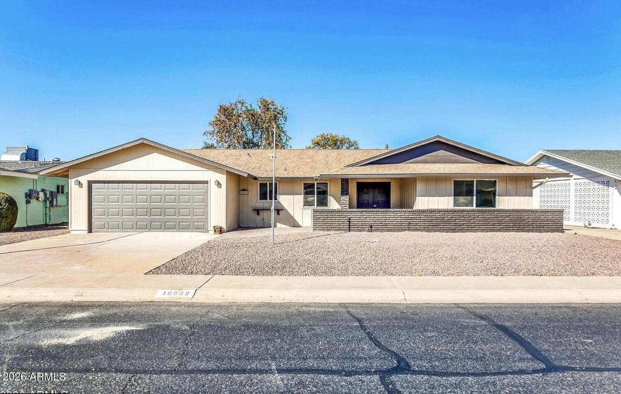 10602 W Cumberland Dr - Photo 2 of 30