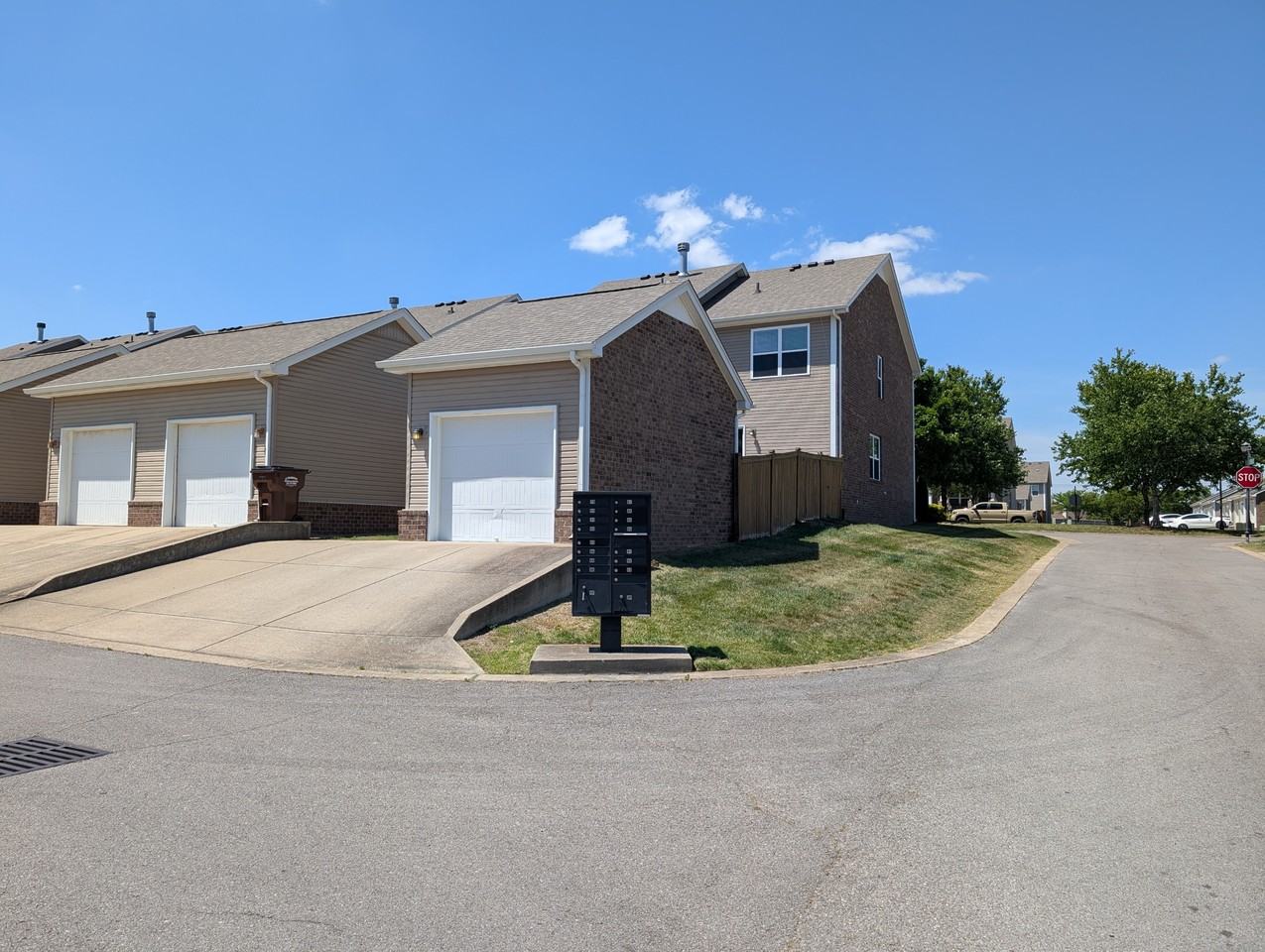 1438 Riverbrook Dr #1 - Photo 3 of 25