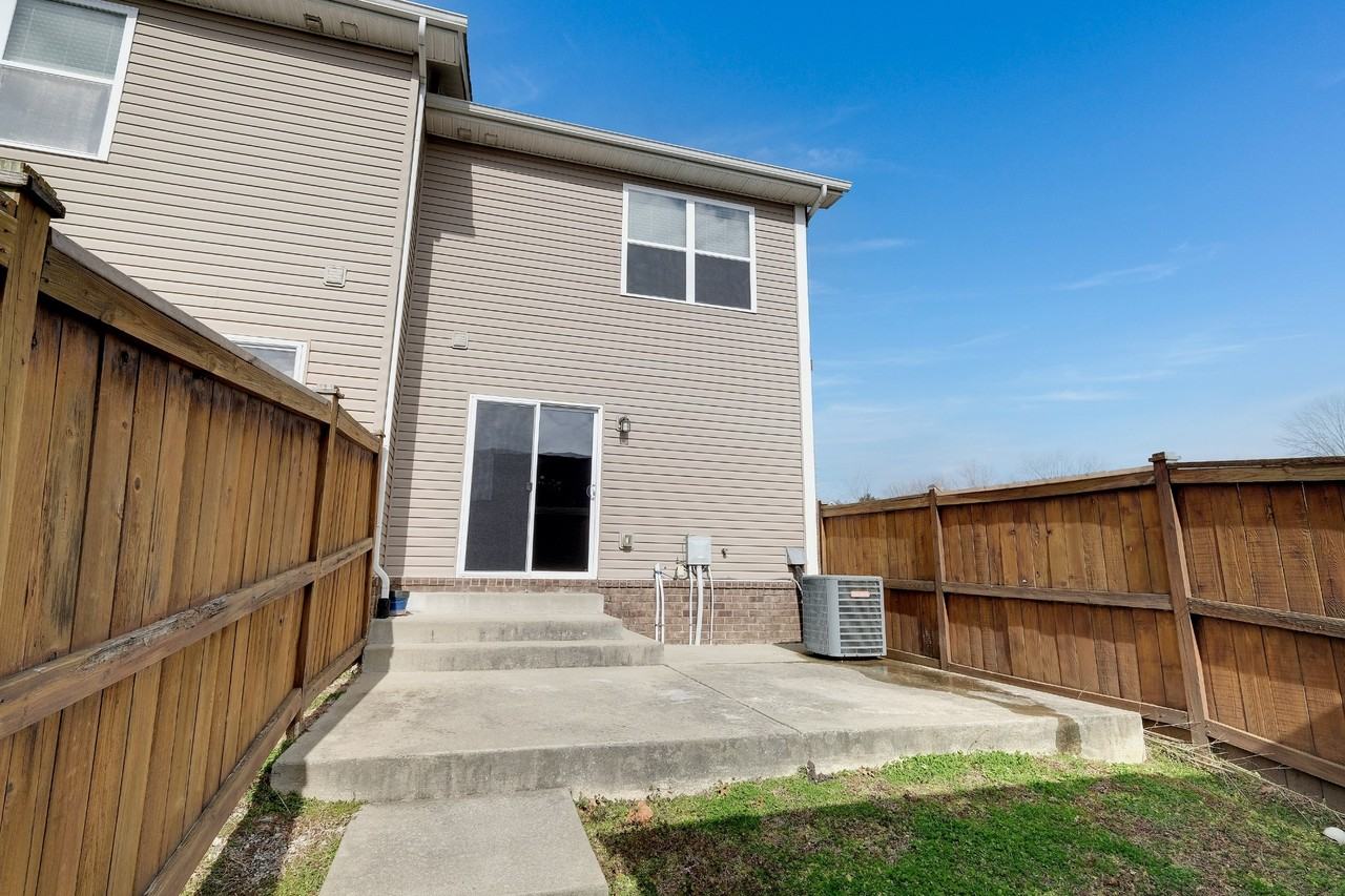 1438 Riverbrook Dr #1 - Photo 5 of 25