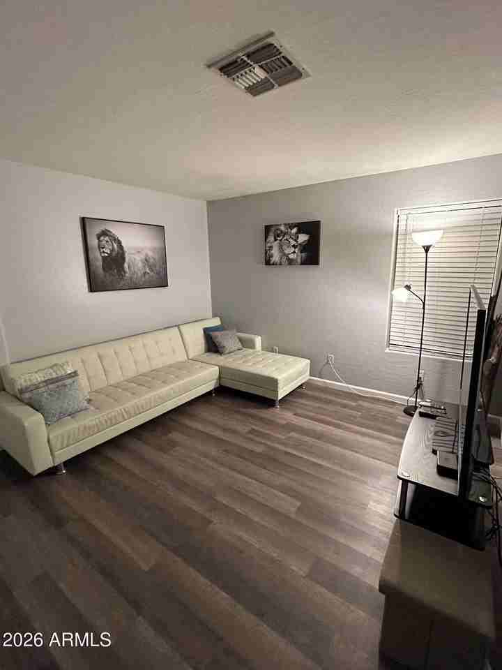 10826 W Wilshire Dr - Photo 3 of 20