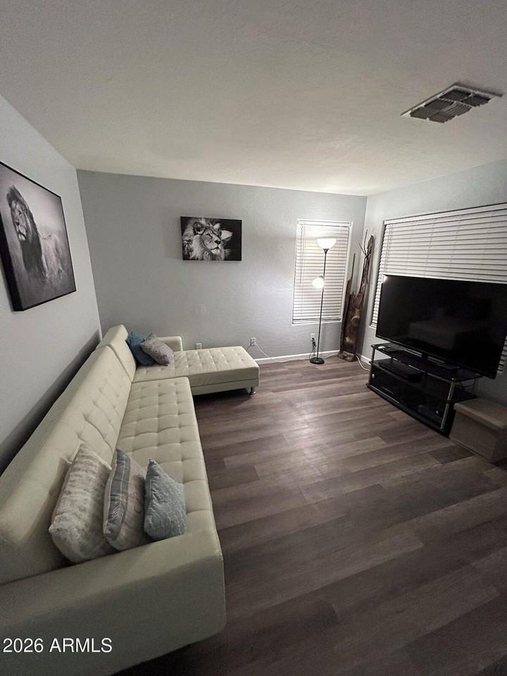 10826 W Wilshire Dr - Photo 4 of 20