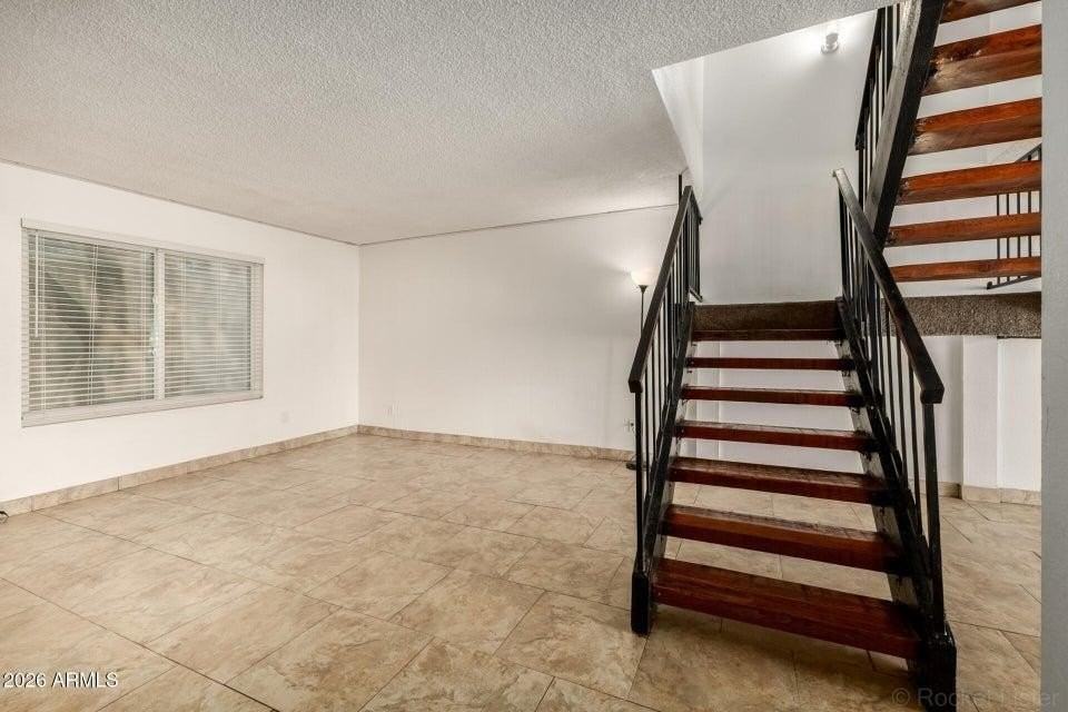 3109 W Harmont Dr - Photo 5 of 29