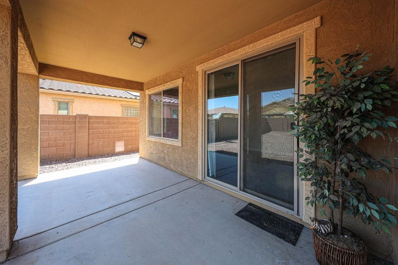 16982 W Rio Vista Ln - Photo 4 of 32