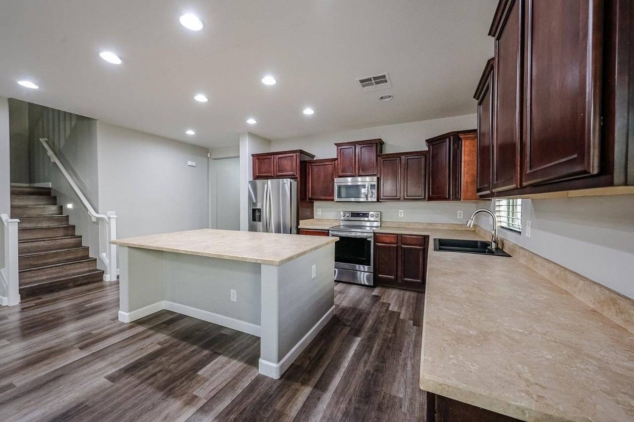 16982 W Rio Vista Ln - Photo 6 of 32