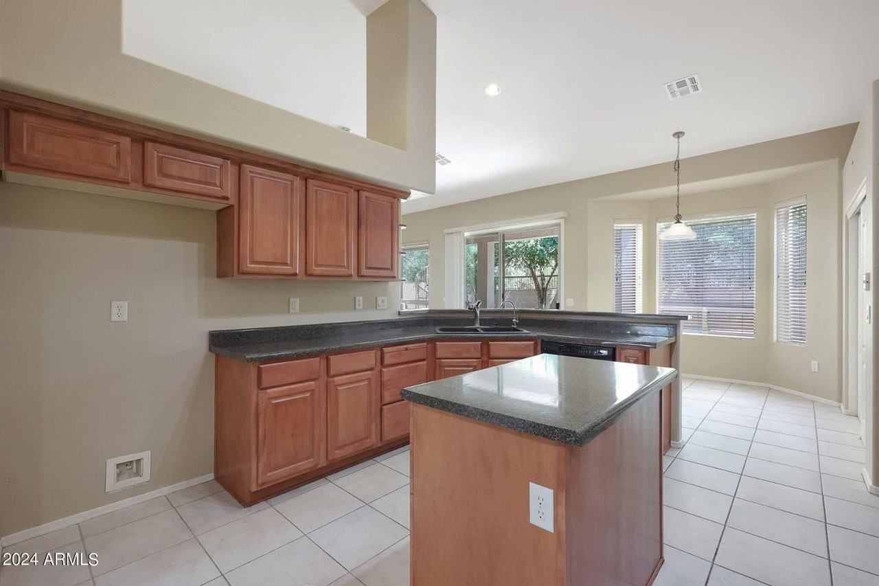 7632 E Snowdon Cir - Photo 4 of 25