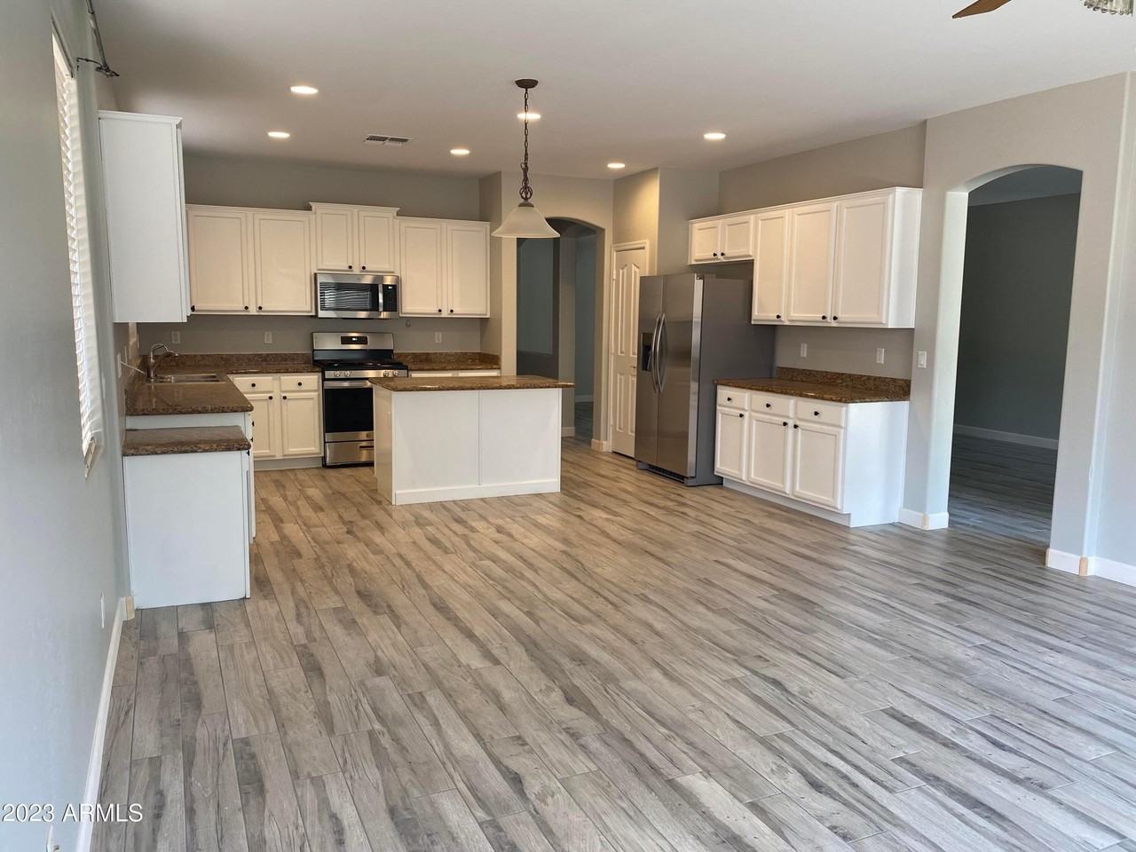 232 W Hawk Way - Photo 2 of 16