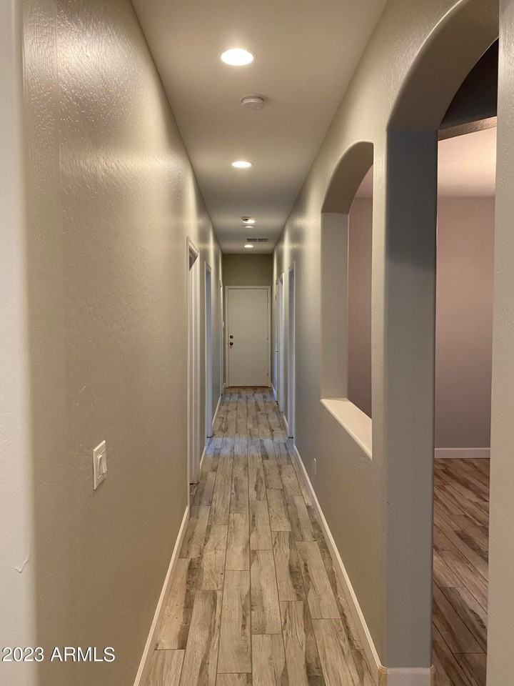 232 W Hawk Way - Photo 3 of 16