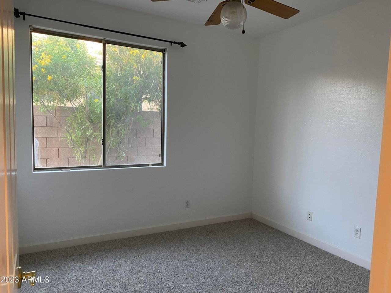232 W Hawk Way - Photo 4 of 16
