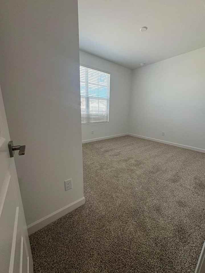 17745 W Turquoise Ave - Photo 6 of 32