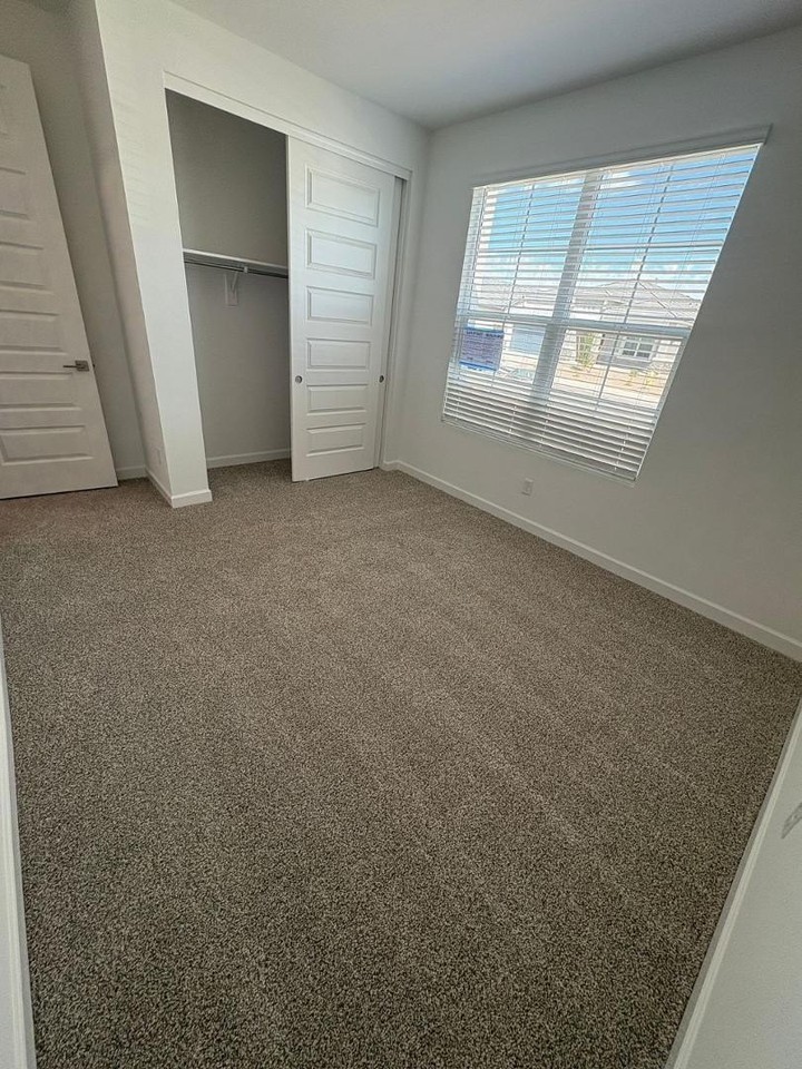 17745 W Turquoise Ave - Photo 7 of 32