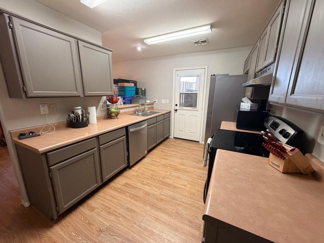 444 E Feliz St - Photo 5 of 16