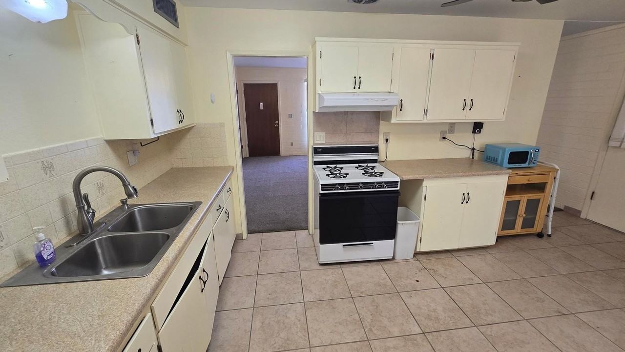 10806 N 110th Dr - Photo 4 of 22