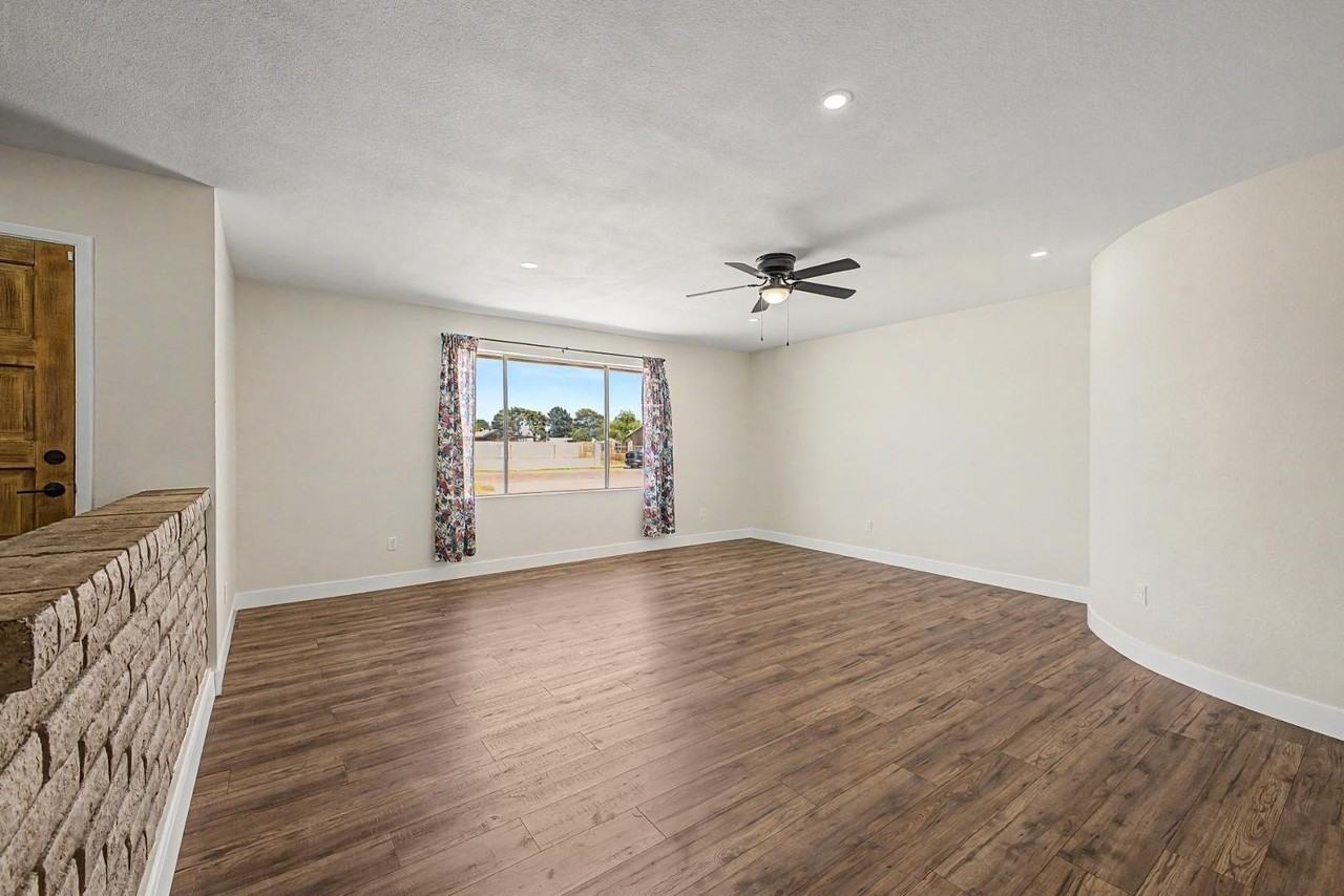 5133 W Mcneil St - Photo 3 of 36