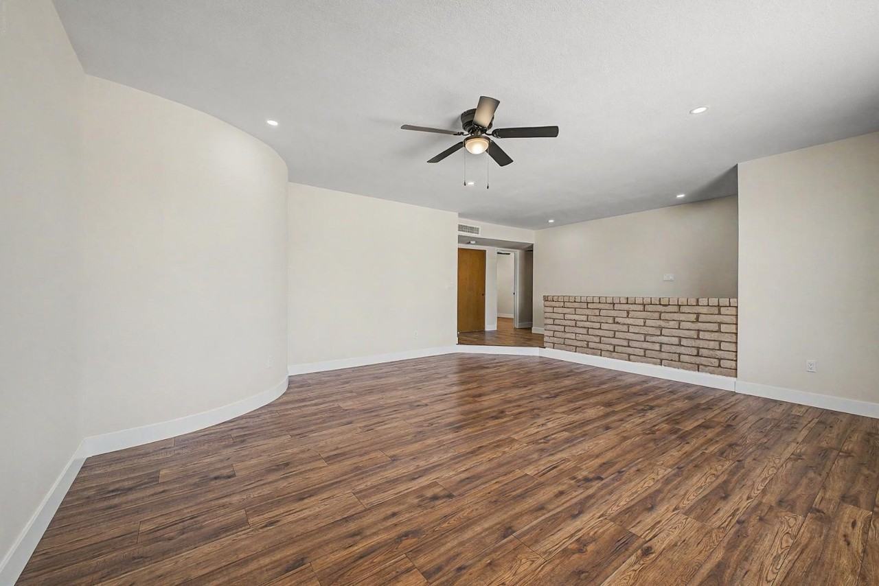 5133 W Mcneil St - Photo 4 of 36