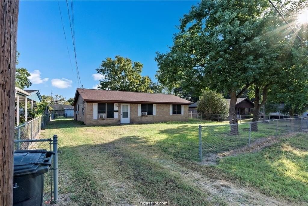 904 N Temple St - Photo 2 of 19