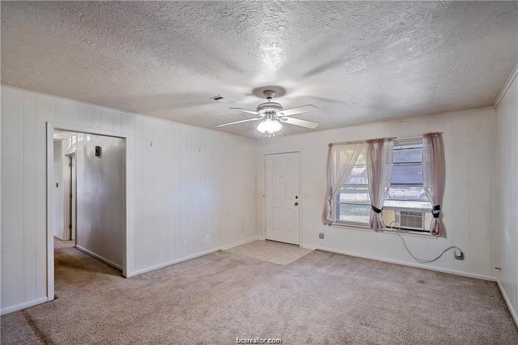 904 N Temple St - Photo 7 of 19
