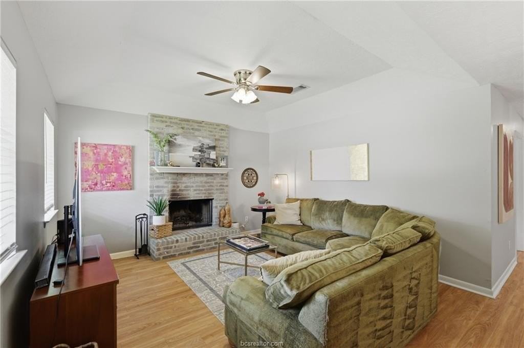 3821 Brighton Dr - Photo 3 of 22