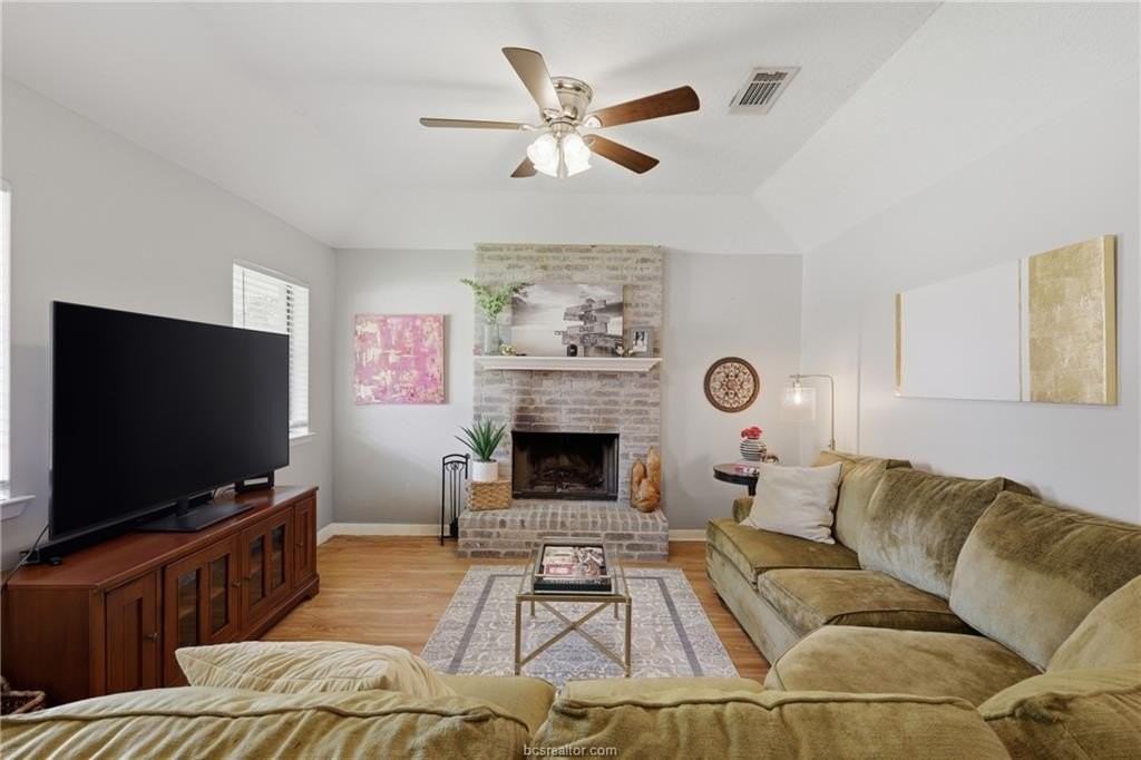 3821 Brighton Dr - Photo 4 of 22