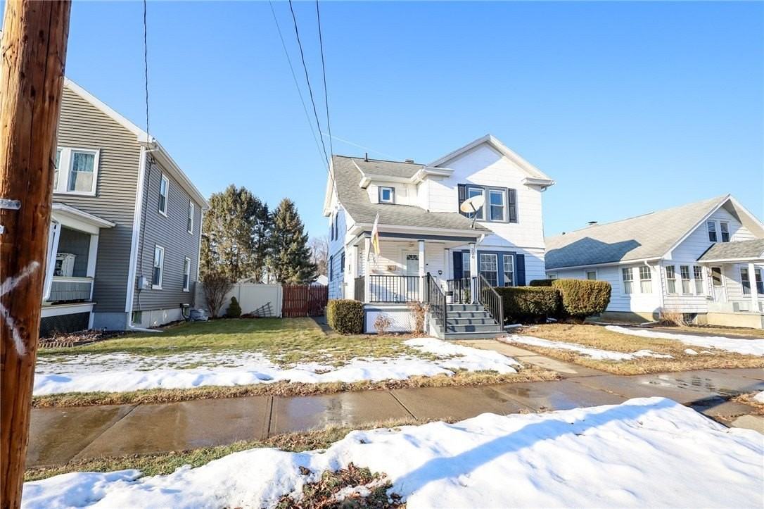 220 Kingsbury Ave - Photo 2 of 18