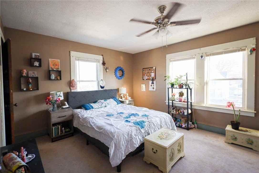 220 Kingsbury Ave - Photo 6 of 18