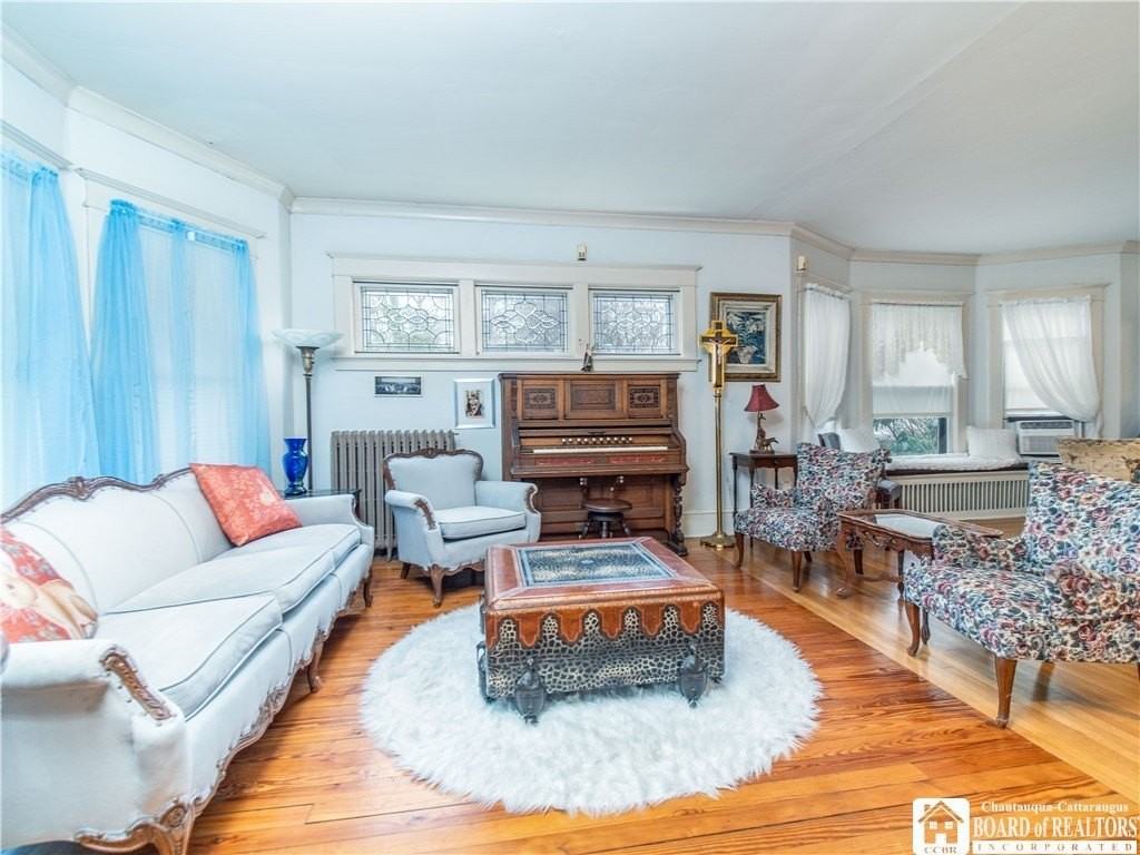 98 Forest Ave - Photo 4 of 50