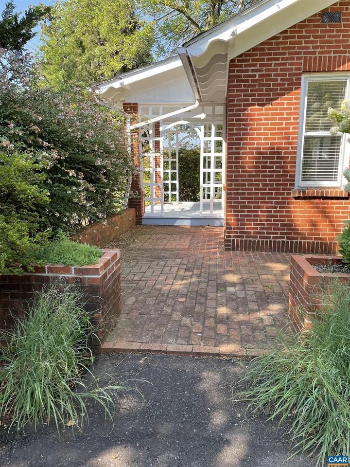 191 Barbour St - Photo 2 of 23