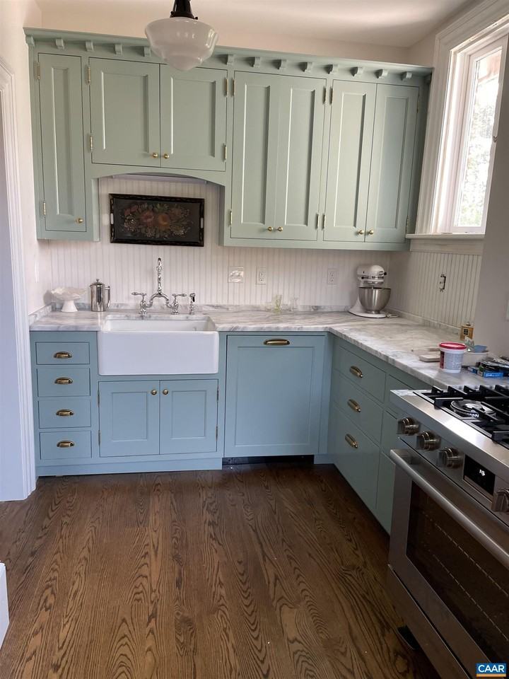 191 Barbour St - Photo 3 of 23