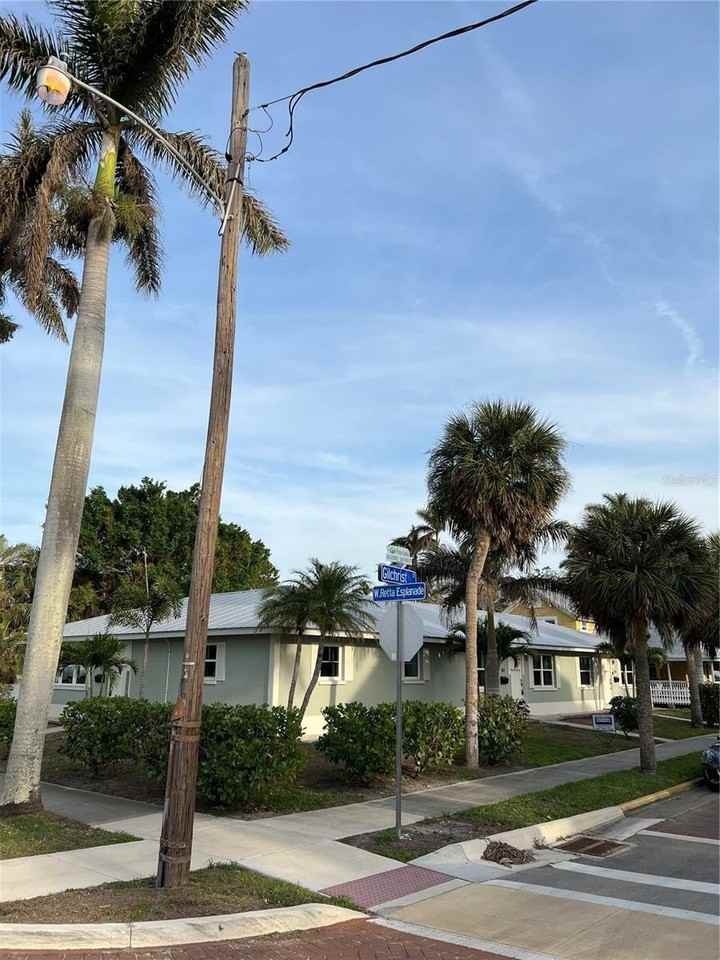 511 W Retta Esplanade - Photo 3 of 19