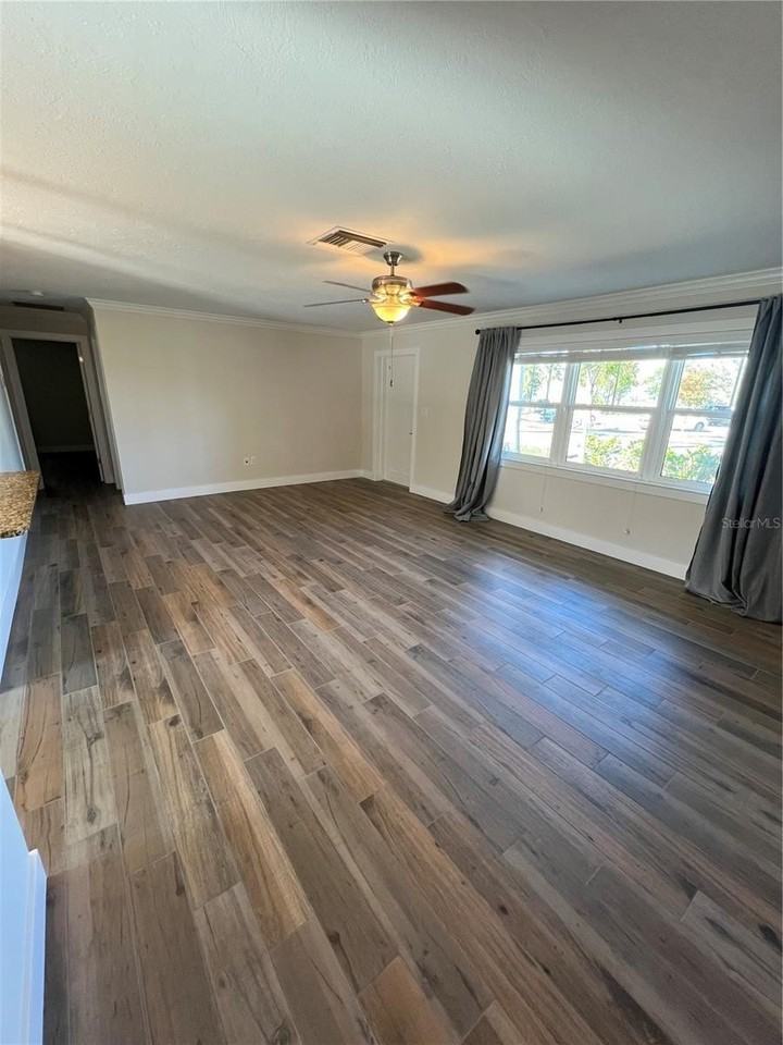 511 W Retta Esplanade - Photo 5 of 19