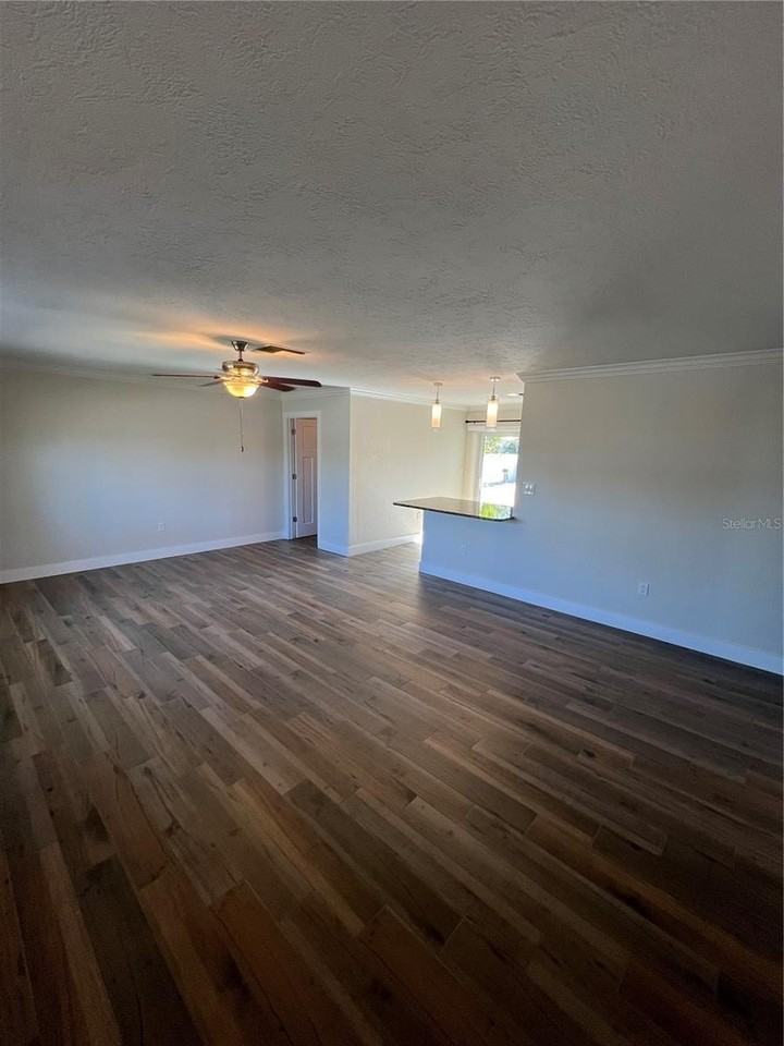 511 W Retta Esplanade - Photo 6 of 19