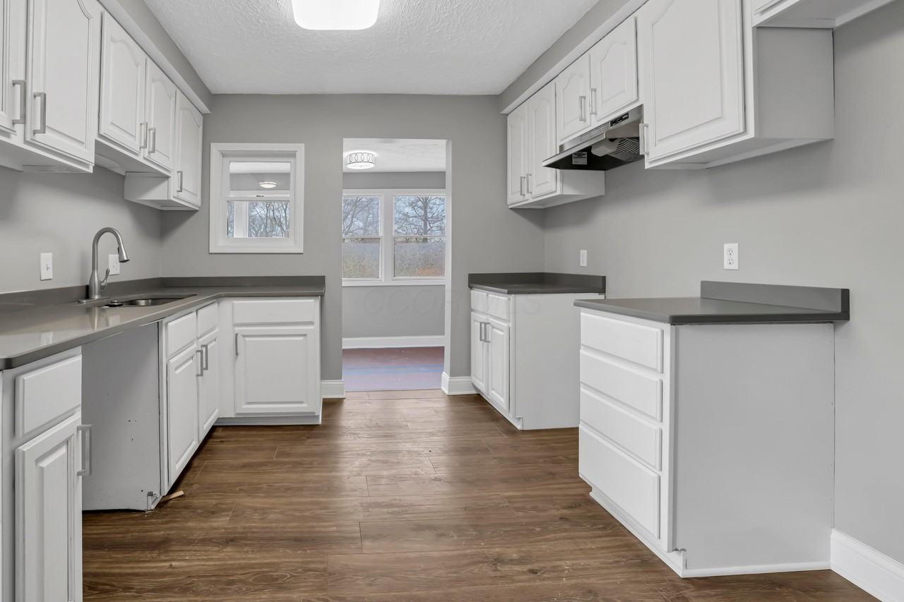 2089 Lockbourne Rd - Photo 6 of 22