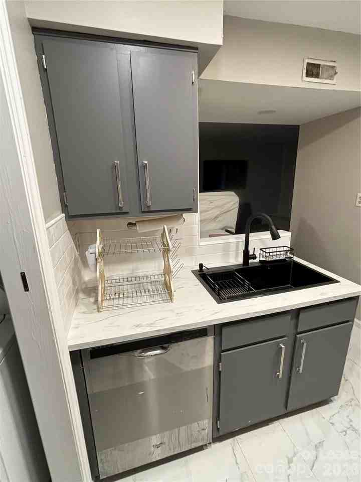 11040 Harrowfield Rd - Photo 4 of 14