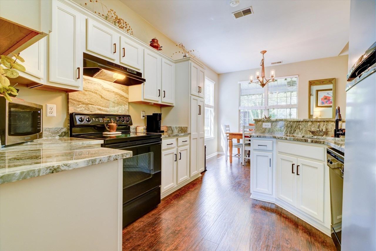1324 Heidiho Way - Photo 5 of 28