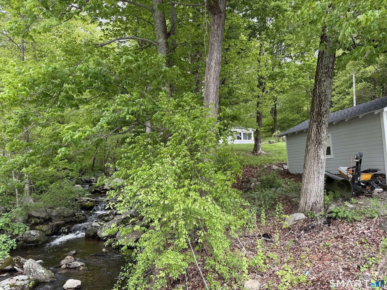 277 Lake Rd - Photo 3 of 18