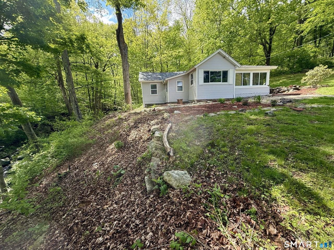 277 Lake Rd - Photo 4 of 18