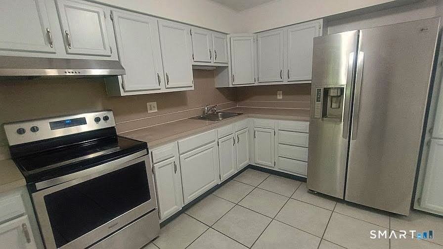244 Oakville Ave #F - Photo 3 of 12