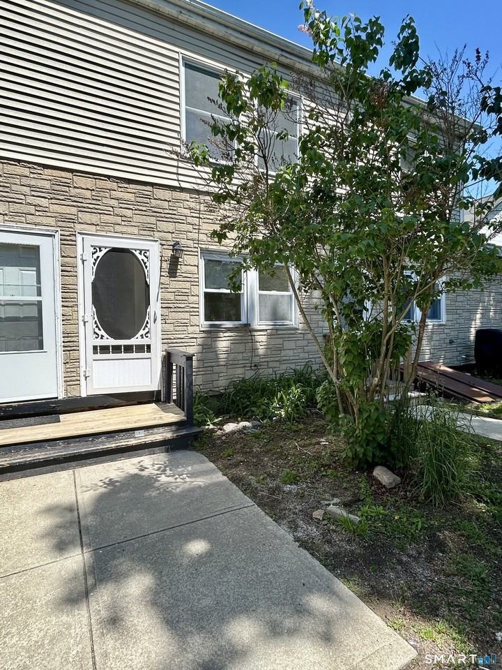 22 Spring St #B - Photo 2 of 11