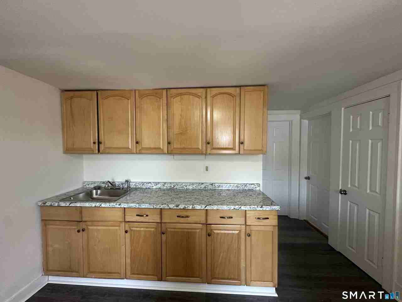 162 Norwich Ave #2ndFL - Photo 5 of 8