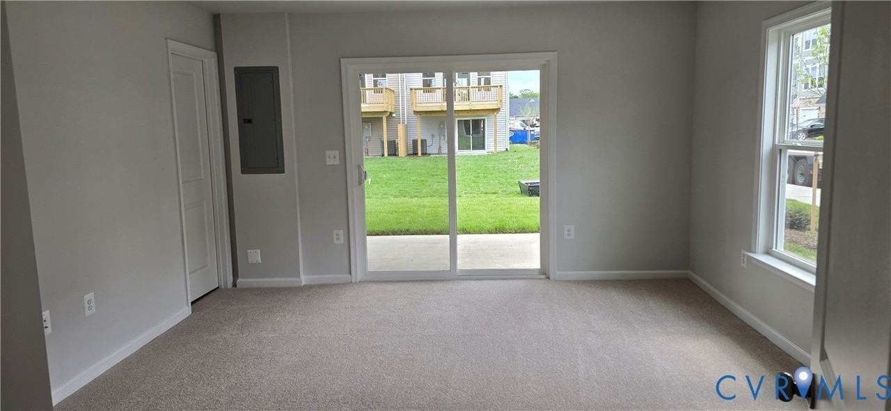 567 Sybil St - Photo 4 of 31