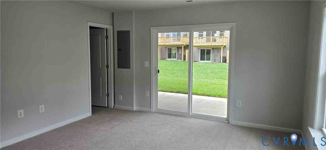 567 Sybil St - Photo 6 of 31